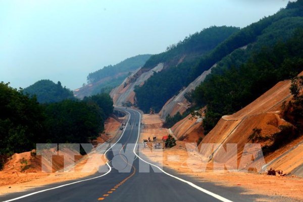 Yêu cầu chấn chỉnh nhà thầu vi phạm tiến độ cao tốc Cam Lộ - La Sơn