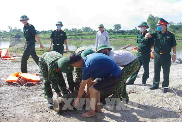 Trục vớt, di dời an toàn hai quả bom tại huyện Tiên Lữ, Hưng Yên