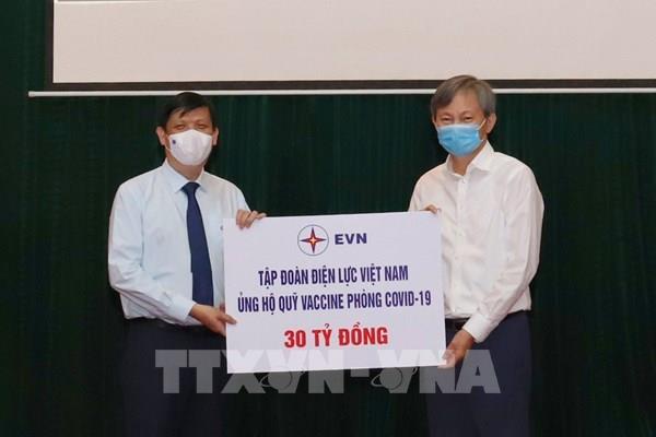 Bộ Y tế tiếp nhận 185 tỷ đồng ủng hộ Quỹ vaccine phòng COVID-19 Việt Nam