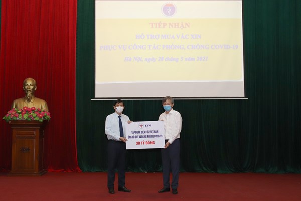 EVN ủng hộ 30 tỷ đồng cho Quỹ vaccine phòng dịch COVID-19
