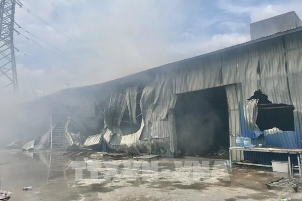 Cháy lớn thiêu rụi nhà xưởng sản xuất bóng đèn Led rộng hàng nghìn mét vuông
