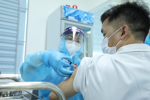 Thủ tướng chỉ đạo kiểm tra, làm rõ thông tin ‘tiêm vaccine không cần đăng ký’