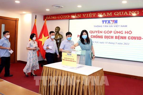 Cán bộ, nhân viên TTXVN chung tay ủng hộ công tác phòng, chống dịch COVID-19
