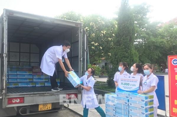 Sữa Cô Gái Hà Lan mang đến 450.000 ly sữa tiếp sức cho lực lượng tuyến đầu chống dịch