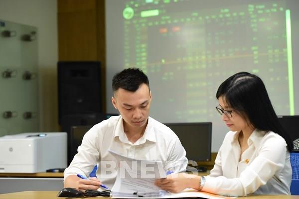 Chứng khoán tăng vọt, VN-Index tiến sát mốc 1.500 điểm