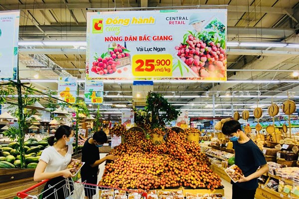 Central Retail triển khai chương trình kích cầu tiêu thụ vải thiều