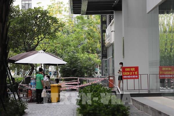 Dịch COVID-19: Hà Nội phong tỏa tòa Park 7 và chung cư Hemisco Xa La 