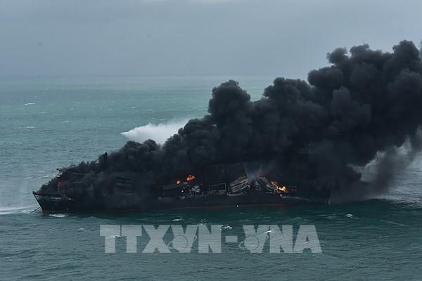 X-Press Pearl ứng phó với nguy cơ tràn dầu từ tàu gặp sự cố tại Sri Lanka