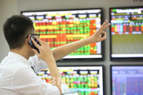 Tiền lớn chảy mạnh vào cổ phiếu trụ, VN-Index tiến gần mốc 1.800 điểm