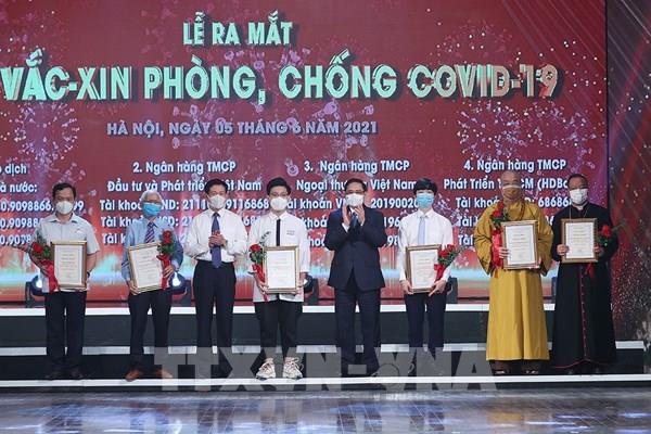 Nhiều tổ chức cá nhân đóng góp vào Quỹ vaccine phòng COVID-19