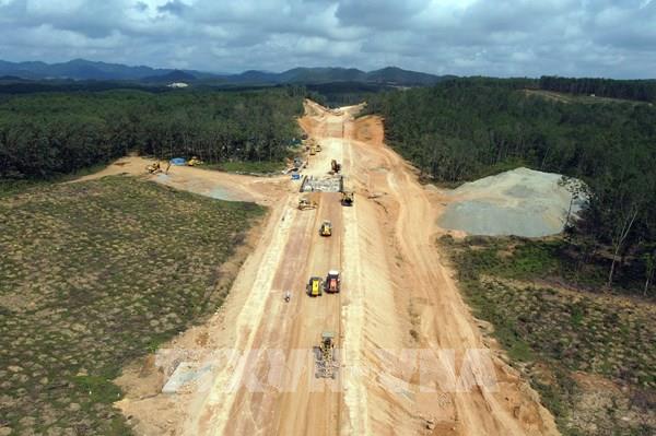 Tháo "nút thắt" tiến độ cho dự án cao tốc Cam Lộ - La Sơn đoạn qua Quảng Trị