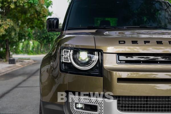 Defender 90 đã có mặt tại Việt Nam với 2 phiên bản, giá bán từ 3,935 tỷ đồng