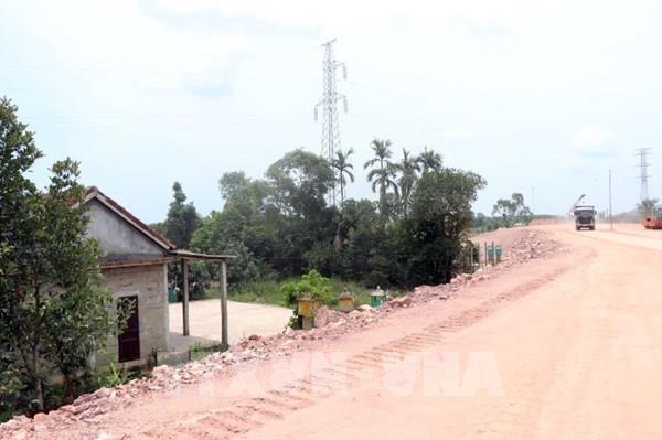 Khơi thông giải phóng mặt bằng cao tốc Cam Lộ - La Sơn