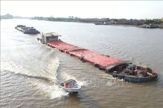 Hà Nội siết chặt trật tự an toàn đường thủy trước mùa mưa bão