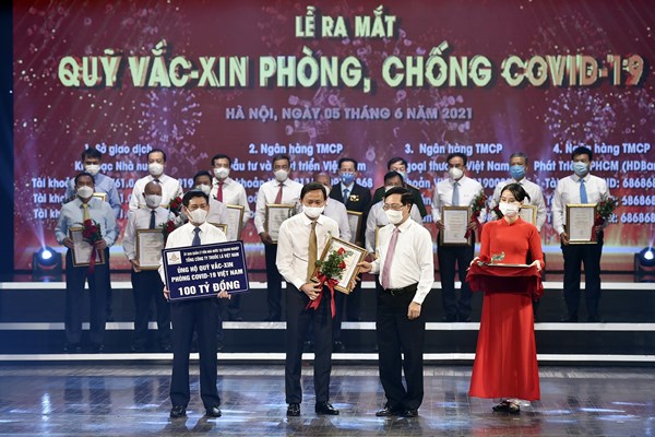 Vinataba ủng hộ 100 tỷ đồng vào Quỹ vaccine phòng COVID-19