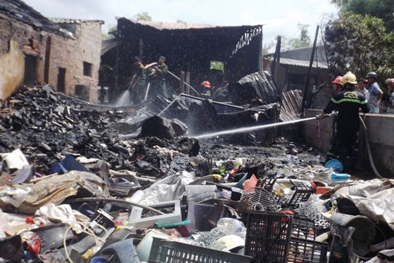 Thừa Thiên - Huế: Cháy lớn thiêu rụi cơ sở thu mua phế liệu