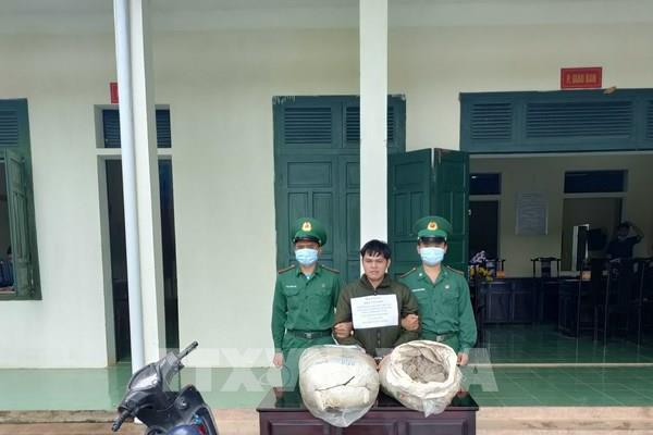 Bắt đối tượng vận chuyển trái phép gần 100 kg vật liệu nổ