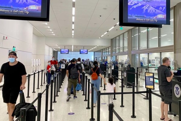 Lượng hành khách qua các sân bay Mỹ cao nhất kể từ tháng 3/2020