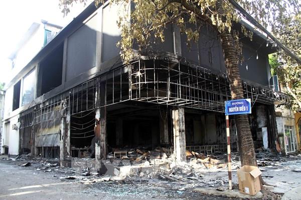 Cháy lớn thiêu rụi phòng trà tại thành phố Vinh, có người tử vong