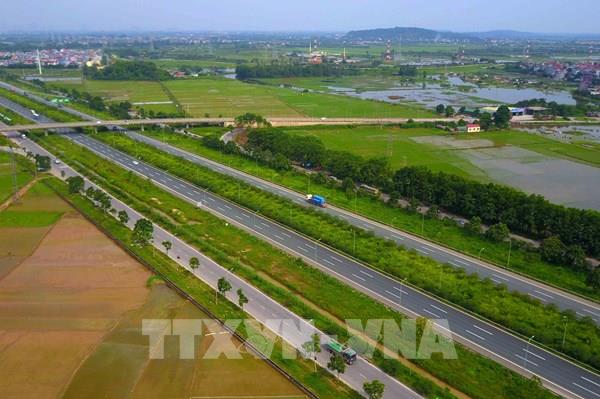 Hà Nội lập chốt xử lý xe máy đi trên đại lộ Thăng Long