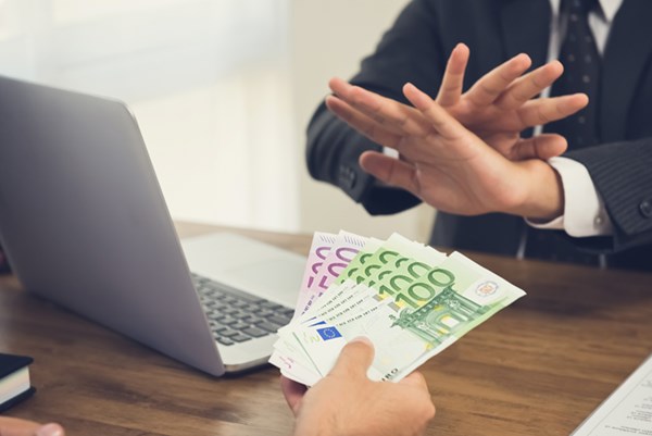 Dịch COVID-19 làm trầm trọng hơn nạn tham nhũng tại EU