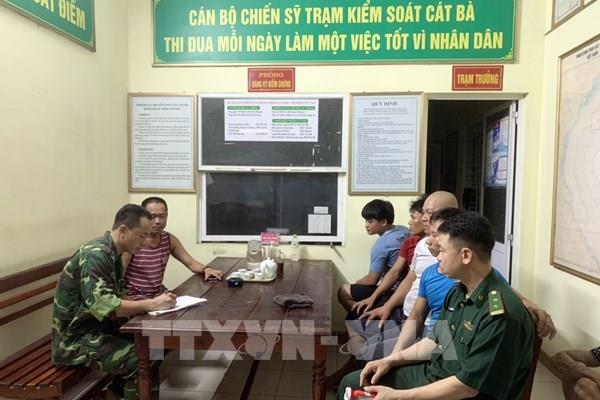 Cứu sống 7 ngư dân gặp nạn trên biển