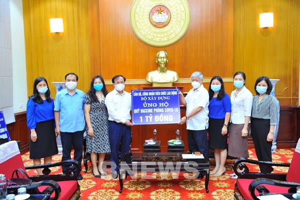 Bộ Xây dựng ủng hộ 1 tỷ đồng vào Quỹ vaccine phòng COVID-19