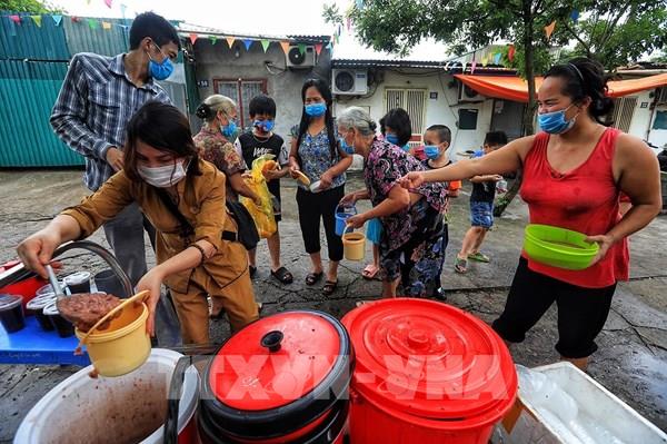 Người dân "xóm ngụ cư" mưu sinh giữa đại dịch COVID-19