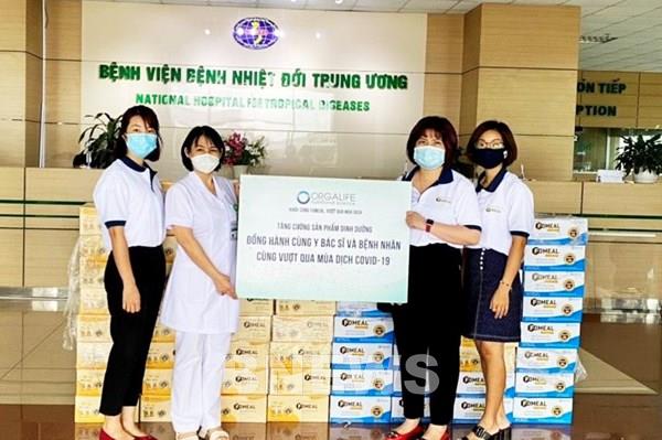 Orgalife trao tặng sản phẩm dinh dưỡng cho bệnh nhân và cán bộ y tế