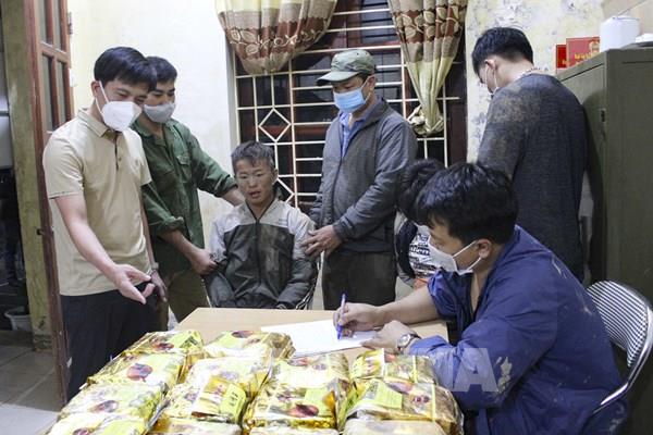 Bắt giữ 2 đối tượng mua bán, vận chuyển 21 kg ma túy đá