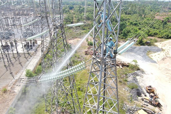 Kịch bản nào đảm bảo truyền tải điện an toàn mùa nắng nóng?