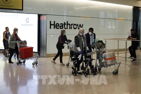 Ngành hàng không và du lịch Anh đề xuất giảm các hạn chế đi lại
