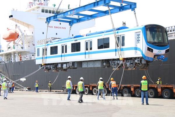 Hai đoàn tàu metro số 1 bị vẽ bậy đã được phục hồi nguyên trạng