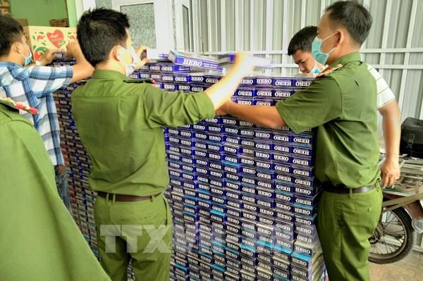 Bạc Liêu bắt vụ vận chuyển, mua bán trên 2.200 cây thuốc lá ngoại nhập lậu