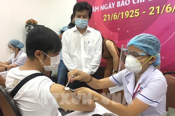 Dịch COVID-19: Tp. Hồ Chí Minh tổ chức 650 điểm tiêm vaccine/ngày