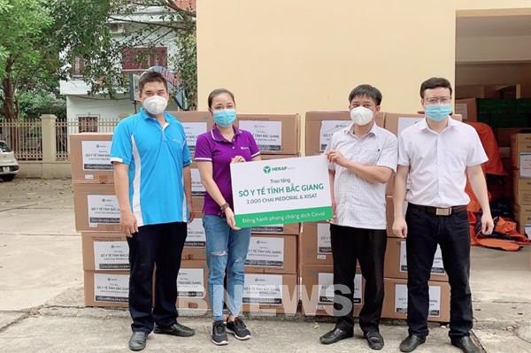 Dịch COVID-19: MERAP tặng hàng chục nghìn dược phẩm cho y tế tuyến đầu