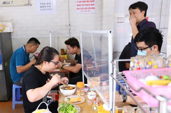 Hà Nội đã kiểm soát được các ổ dịch COVID-19 nhưng nguy cơ vẫn cao