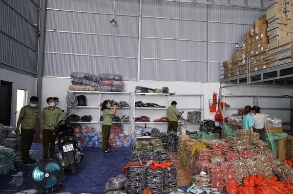 Thu giữ 40 tấn hàng tại 8 địa điểm có dấu hiệu vi phạm