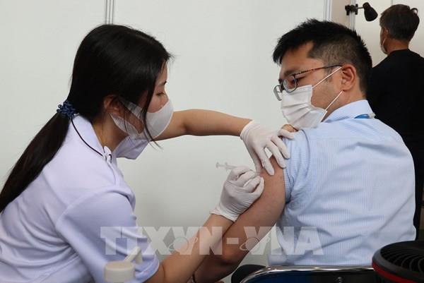 Nhật Bản khuyến cáo về hiện tượng sốt sau tiêm vaccine phòng COVID-19