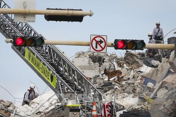 Mỹ: Đã từng có cảnh báo về hư hỏng kết cấu tòa nhà 12 tầng bị sập