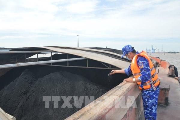 Bộ Tư lệnh Vùng Cảnh sát biển 1 tạm giữ 400 tấn than cám không rõ nguồn gốc
