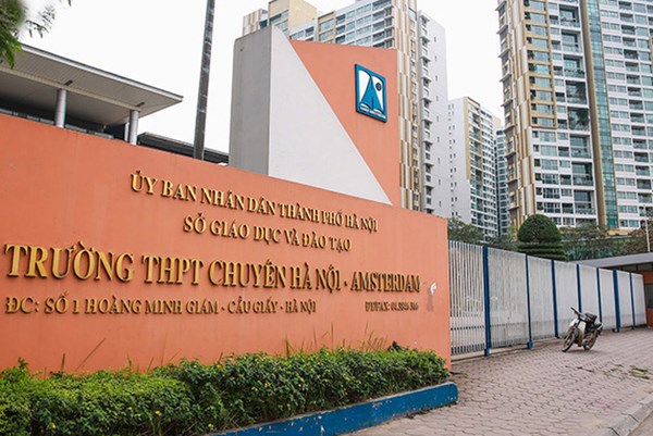 Hà Nội hạ điểm chuẩn lớp 10 các trường chuyên