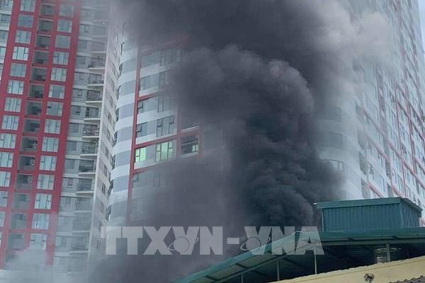 Cháy lớn tại nhà xưởng trên phố Định Công, Hà Nội