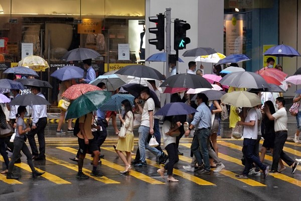 Ảnh hưởng mưa bão, sàn giao dịch chứng khoán Hong Kong (Trung Quốc) hủy giao dịch sáng