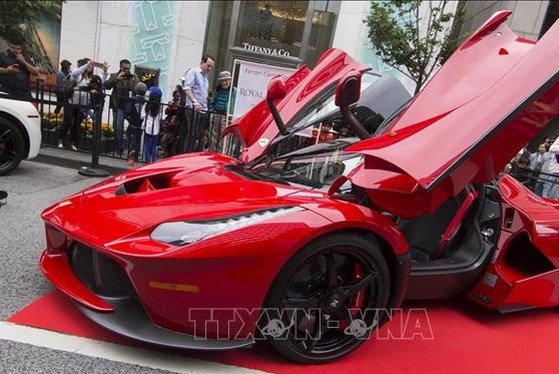 Hãng xe thể thao hạng sang lấn sân sang lĩnh vực thời trang và ẩm thực