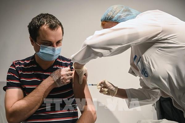 Nga thực hiện tiêm tăng cường vaccine phòng COVID-19