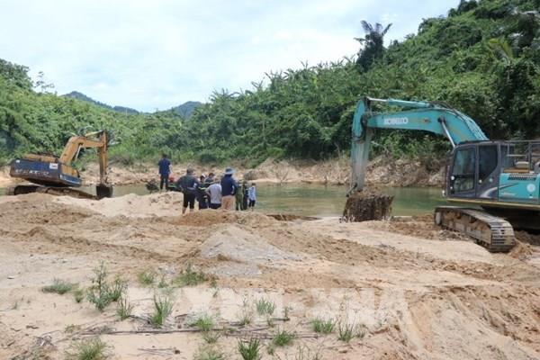 Tìm thấy nhiều vật dụng cá nhân trong vụ sạt lở Nhà máy Thủy điện Rào Trăng 3
