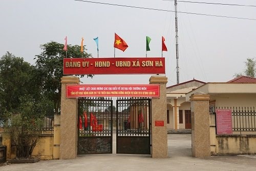 Cách chức Chủ tịch UBND xã vòi tiền doanh nghiệp