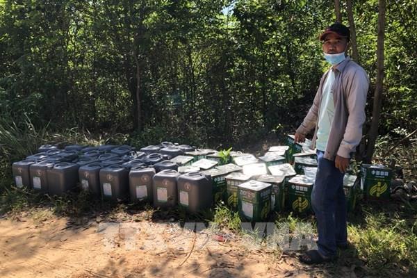 Bắt quả tang nhóm tài xế rút ruột 60 thùng hàng của công ty giày da