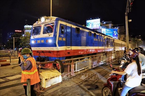 Ga Vinh đón khách trở lại sau nhiều ngày tạm dừng để phòng dịch COVID-19